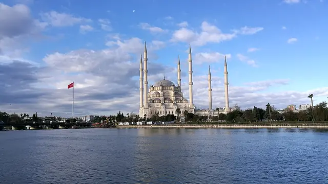 Seyhan Nehri ve Sabancı Merkez Camii