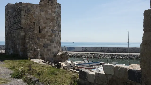 Yumurtalık’taki Ayas Kalesi ve deniz